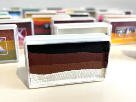 Farba do malowania twarzy i ciała Diamond FX Split Cake 28 g BEACH Farba do malowania twarzy i ciała Diamond FX Split Cake 28 g BEACH