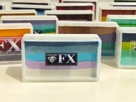 Farba do malowania twarzy i ciała Diamond FX Split Cake 28 g WINTER Farba do malowania twarzy i ciała Diamond FX Split Cake 28 g WINTER